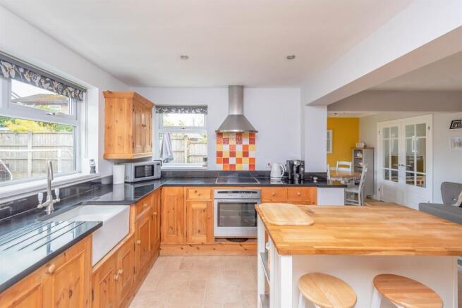 Kitchen Area: