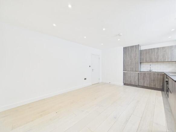 CAM04693G0-PR0109...