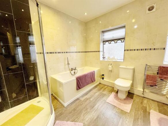 Bathroom 1.jpg