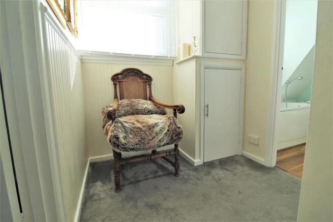 FIRST FLOOR LANDING
