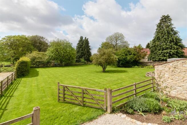 ENCLOSED PADDOCK