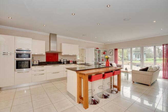 3KITCHEN/ DINING/ FAMILY ROOM