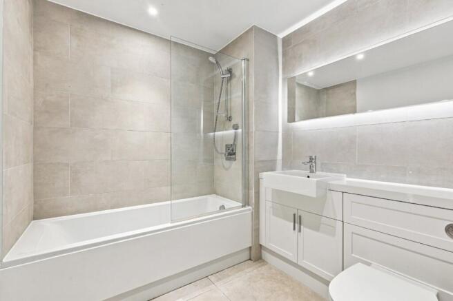 3 bed Flat for sale Image 10