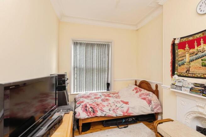 5 bed Semi-Detached for sale Image 9