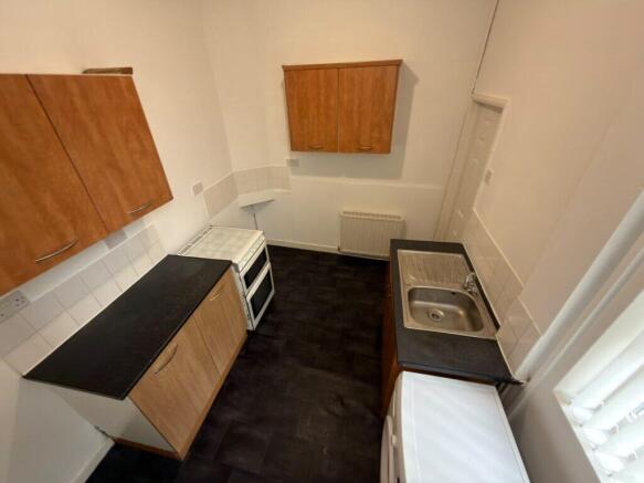 2 bed Terraced to rent Image 8