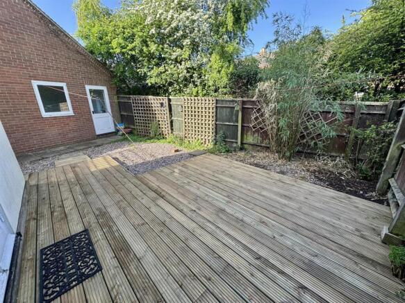 Rear Garden (2/2)