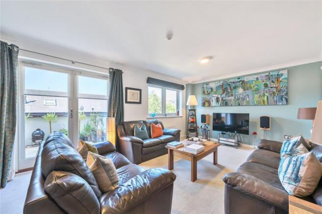3 bed Apartment for sale Image 5