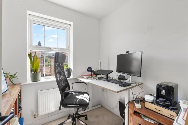4 bed Semi-Detached for sale Image 11