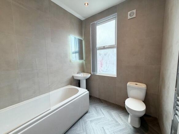 2 bed Terraced to rent Image 7