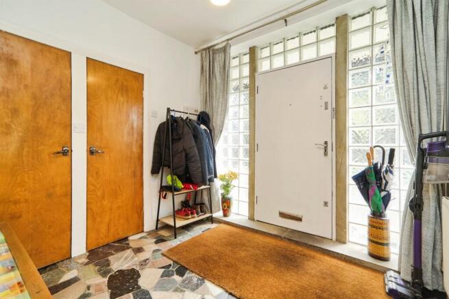 4 bed Detached for sale Image 11