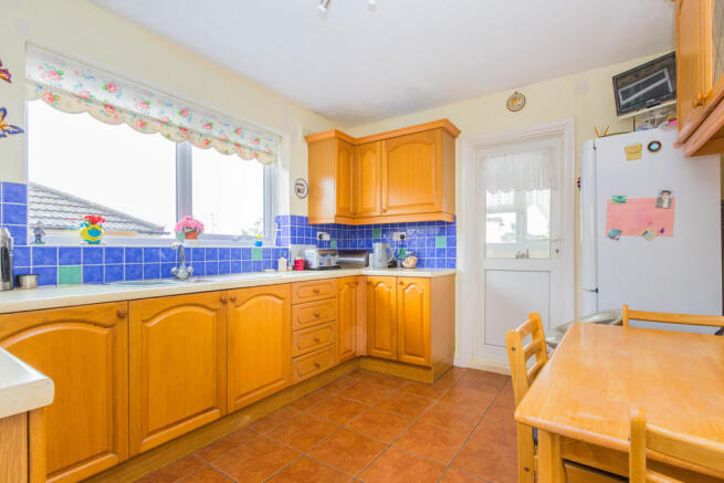Kitchen/Breakfast...