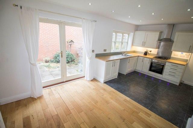 Kitchen/ dining room
