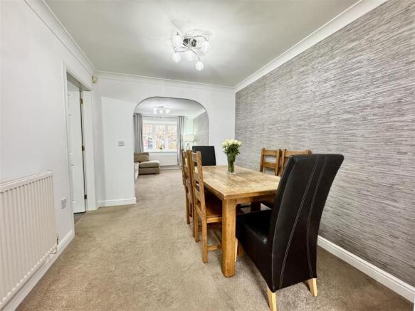 4 bed Detached for sale Image 12