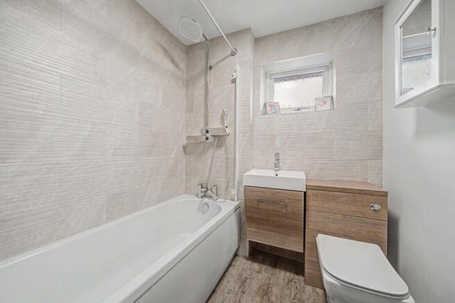4 bed Semi-Detached for sale Image 11