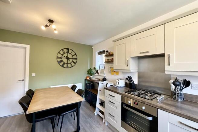 3 bed Semi-Detached for sale Image 8