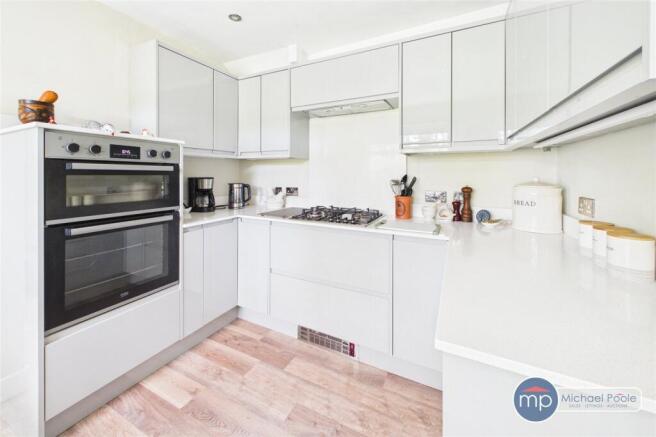 4 bed Detached for sale Image 9