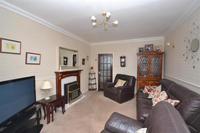 10oakcrescentLOUNGEVIEW2.JPG
