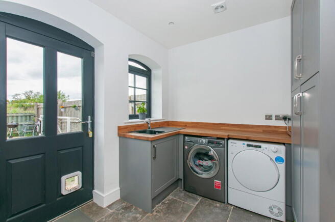 4 bed Detached for sale Image 10