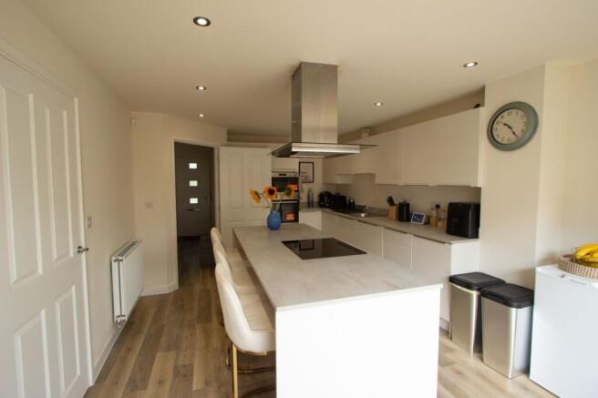 4 bed Terraced to rent Image 5