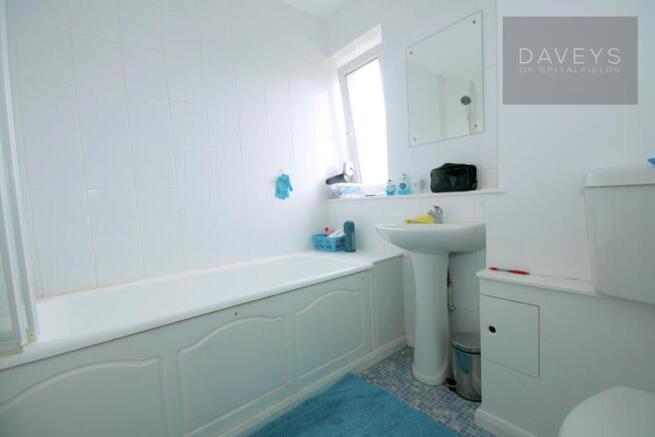 12ATTILBURGH-bath.jpg