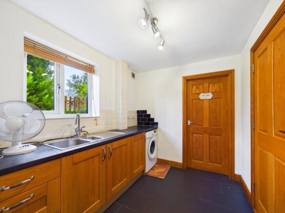 4 bed Semi-Detached for sale Image 10