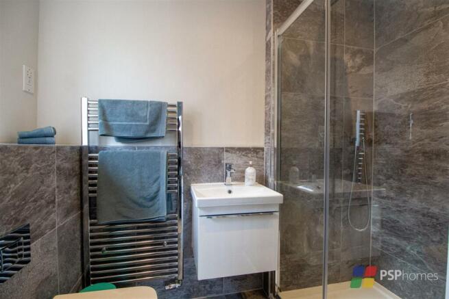 Ensuite to Bed 1
