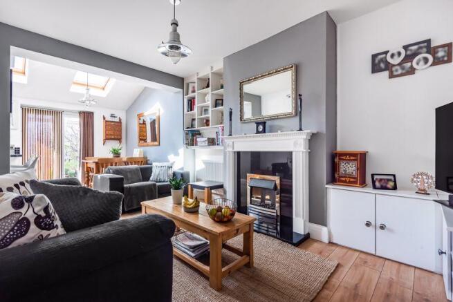 Open plan sitt...