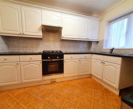 Briar Close, London, N13 photo 2