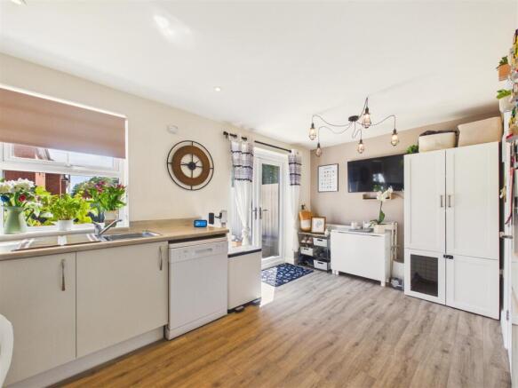 3 bed Semi-Detached for sale Image 6
