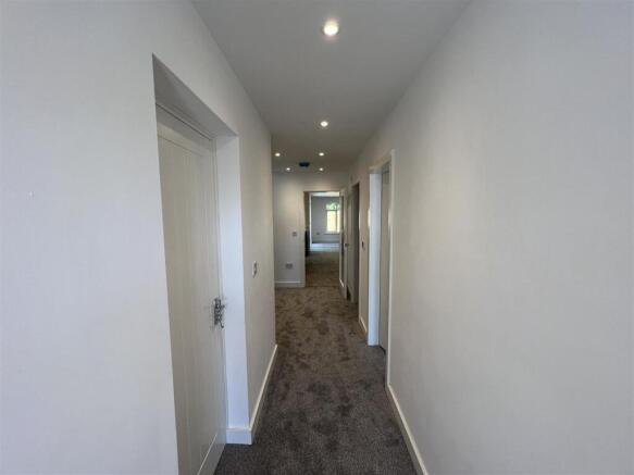 4 bed Detached for sale Image 11