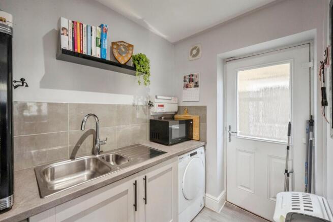 5 bed Detached for sale Image 9