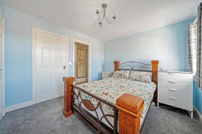 3 bed Town House for sale Image 9