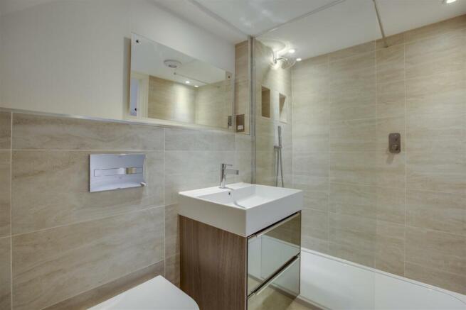 Flat 8, Burleighfield House, HP10 9RF-3.jpg