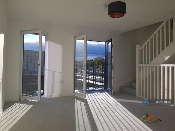 Amazing 1f Living Space Overlooking Parkl