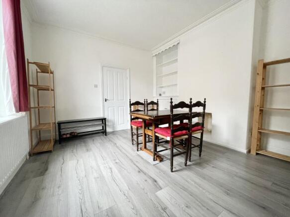 4 bed Not Specified to rent Image 6