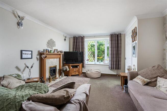 3 bed Semi-Detached for sale Image 4