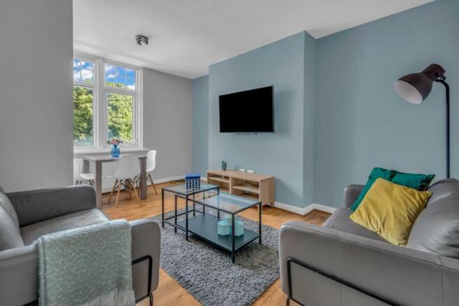 2 bed flat to rent Hall Rd, London SM6