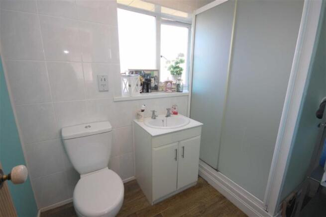 EN-SUITE SHOWER / WC