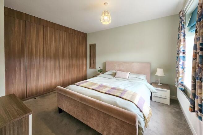 4 bed Semi-Detached for sale Image 11