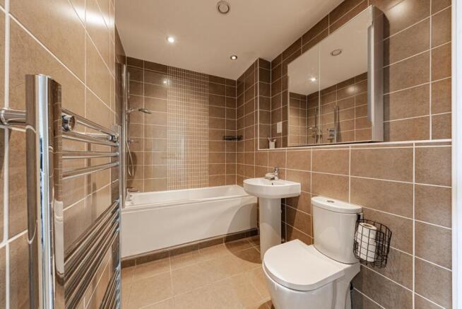 Bathroom W.C (1)