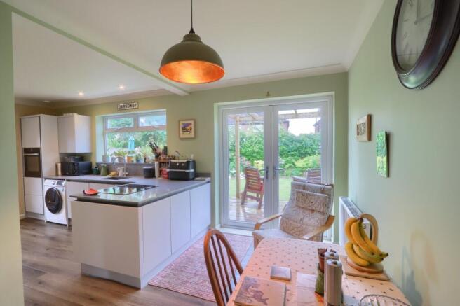 3 bed Bungalow for sale Image 4