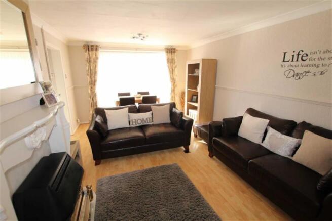 LIVING/DINING ROOM