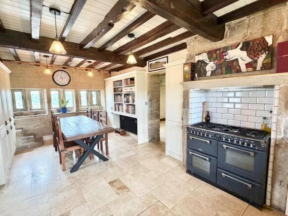 4 bed Semi-Detached for sale Image 7