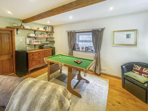 4 bed Detached for sale Image 11