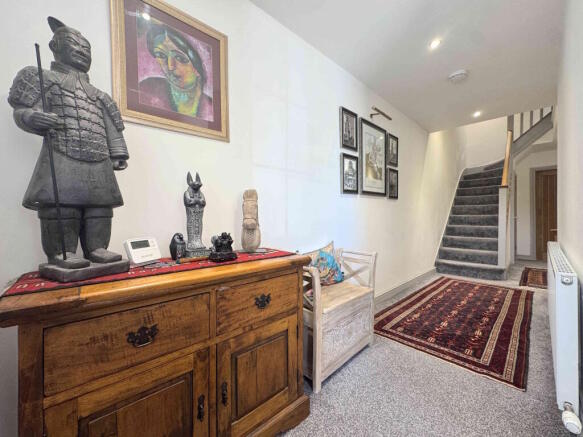 4 bed Town House for sale Image 8