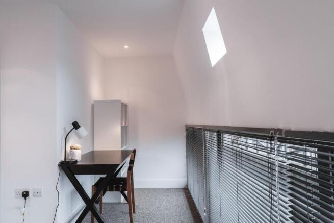 3 bed Flat to rent Image 12