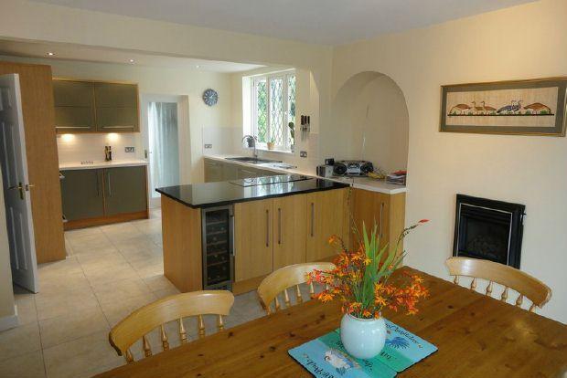 Large Kitchen Breakf