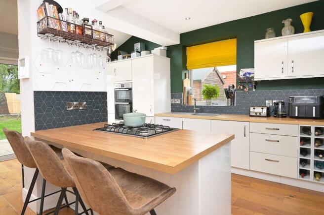 4 bed Semi-Detached for sale Image 7