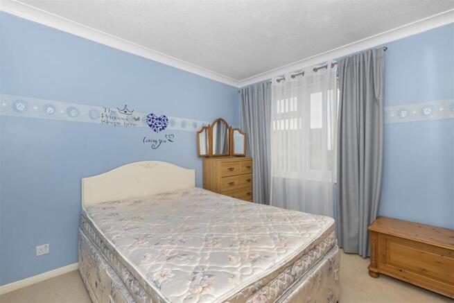 Bed 2.jpg