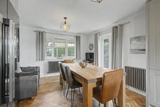 5 bed Detached for sale Image 5